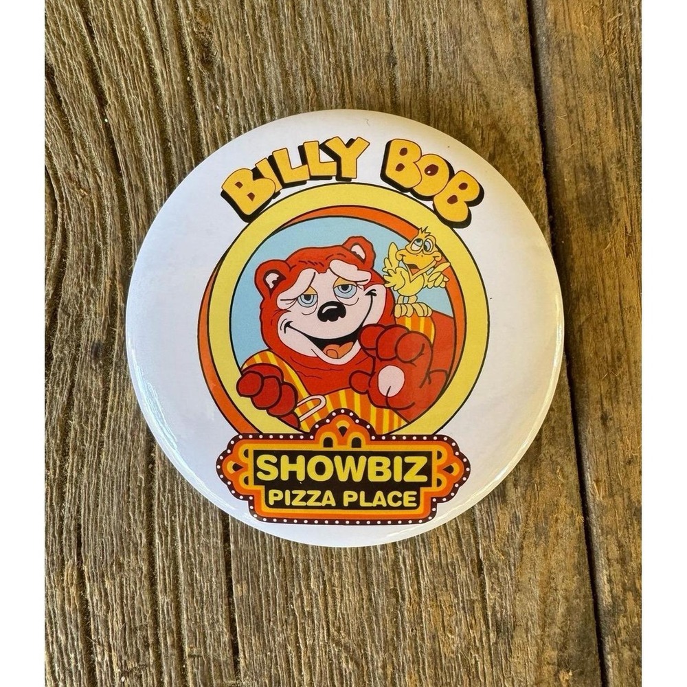 Showbiz Pizza Place BILLY BOB Button Badge Pin‎ 3" Retro Chuck E Cheese Pinback